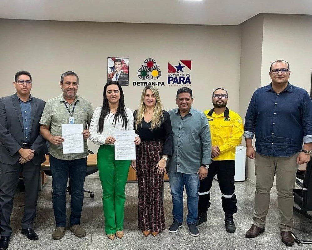 Foto com servidores públicos sindicalistas e dirigentes do DETRAN